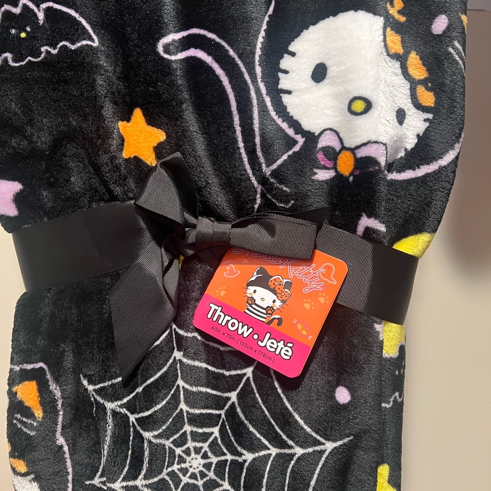 BNWT Halloween Hello kitty blanket